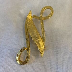 Mamselle Vintage “N” Initial Letter Brooch Pin